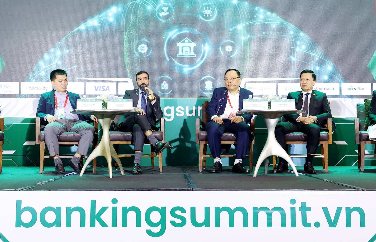 Techcombank tạo dấu ấn tại Smart Banking 2024: Giải pháp ngân hàng số “vượt trội” Techcombank Mobile- Ảnh 1.