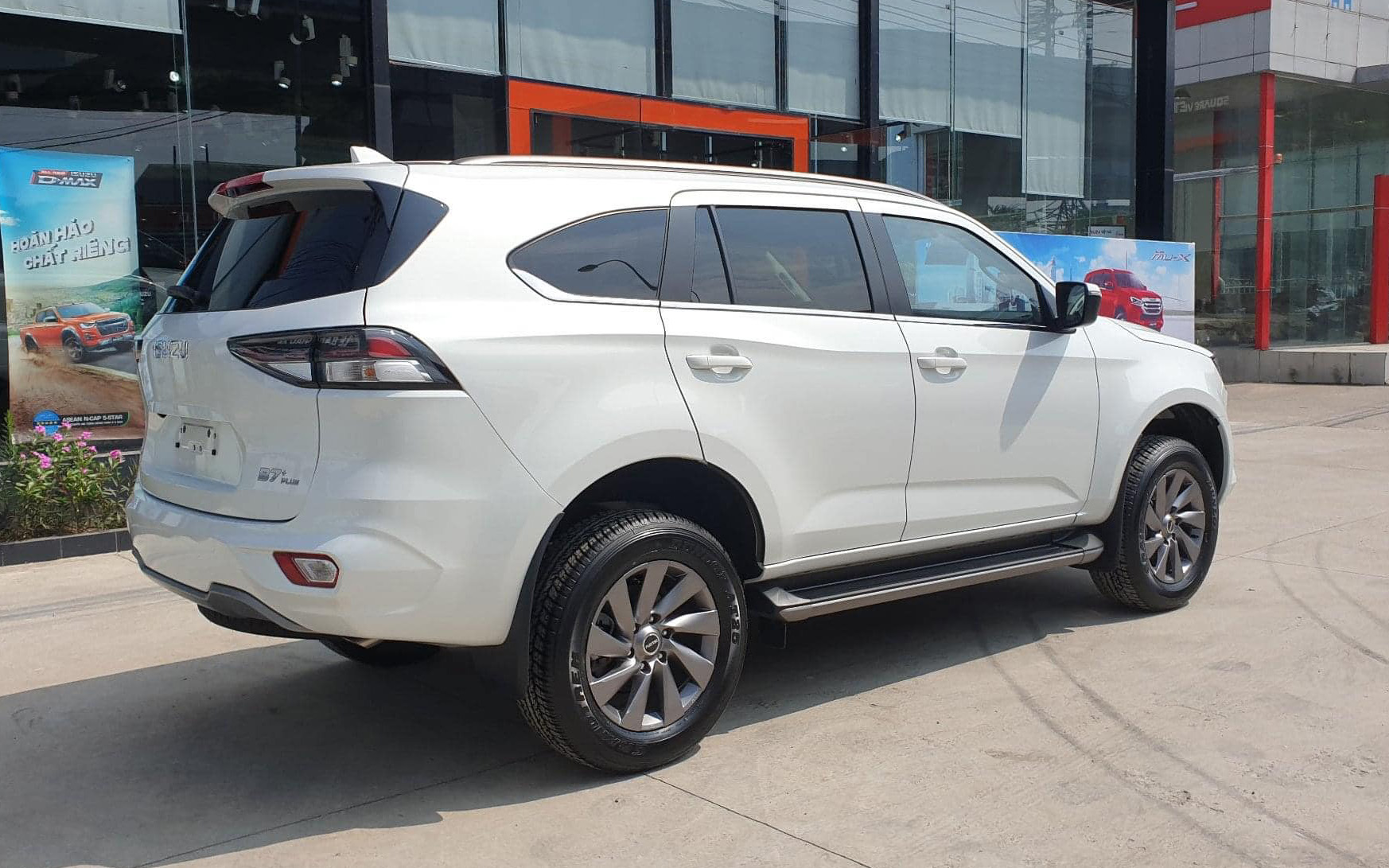 Isuzu mu-X giảm giá còn hơn 760 triệu tại đại lý: Cùng cỡ Fortuner nhưng rẻ ngang Yaris Cross, cơ hội thoát nhóm bán ít nhất cuối năm- Ảnh 4.