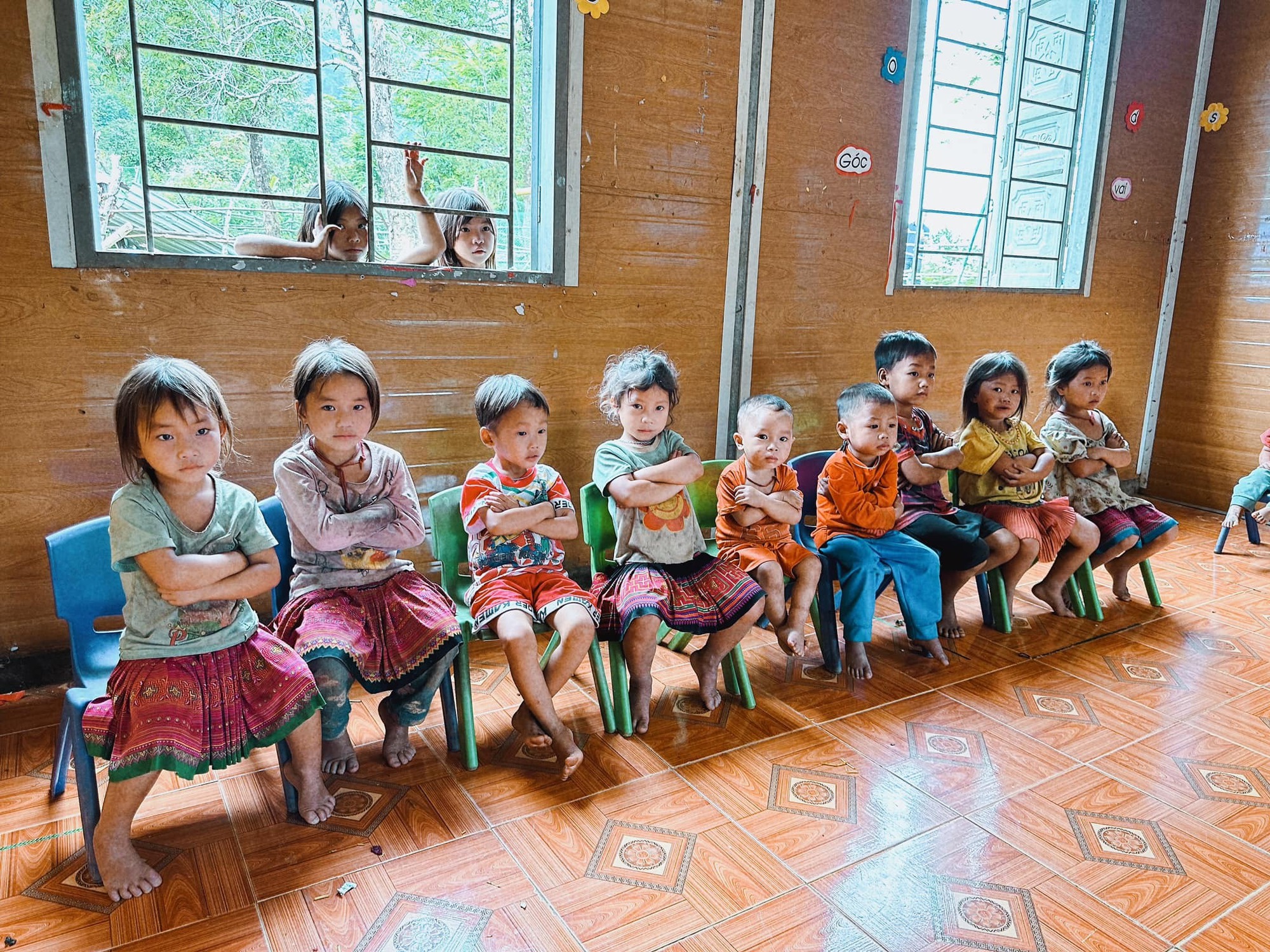 Xúc động câu chuyện người dân vùng cao hiến đất để xây phòng học, sân chơi cho những đứa trẻ khó khăn đến trường- Ảnh 5.