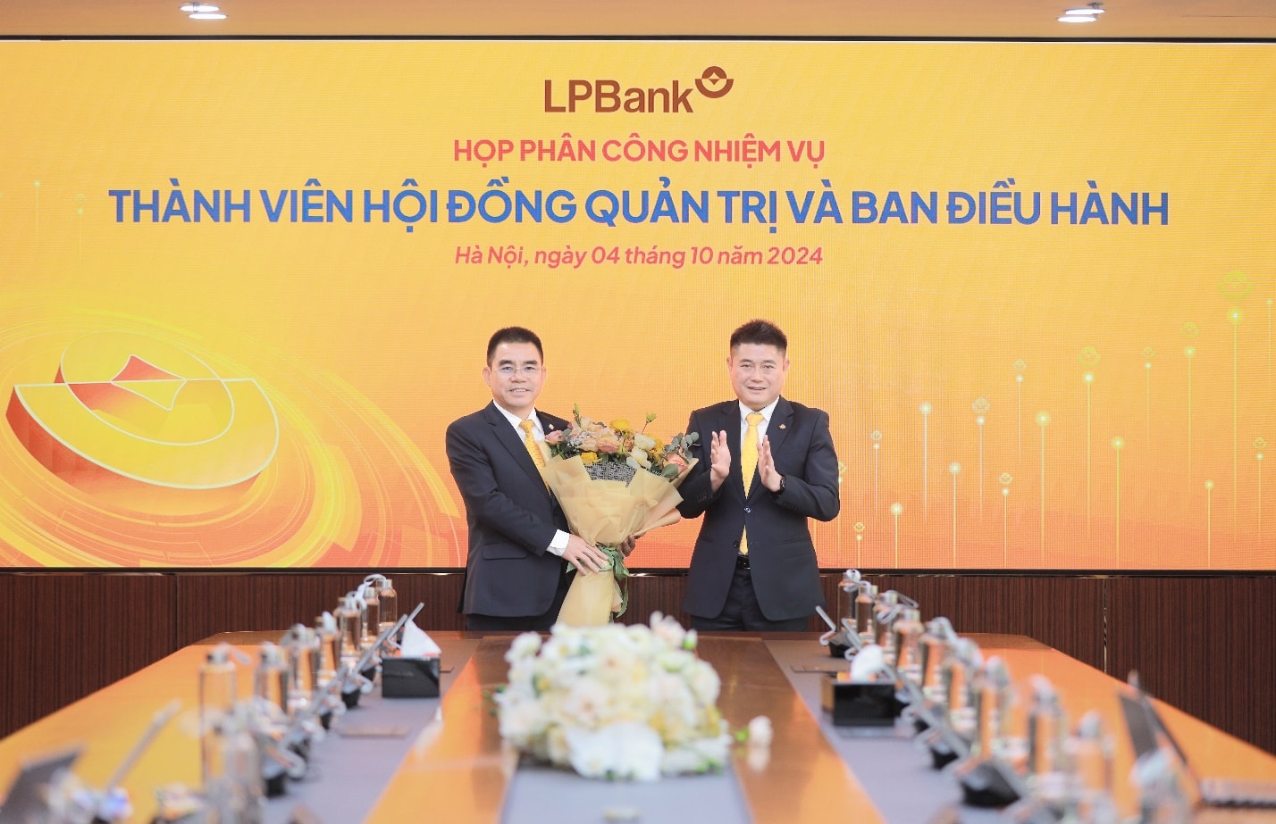 HĐQT LPBank họp phân công nhiệm vụ cho các thành viên HĐQT và Ban điều hành- Ảnh 1.