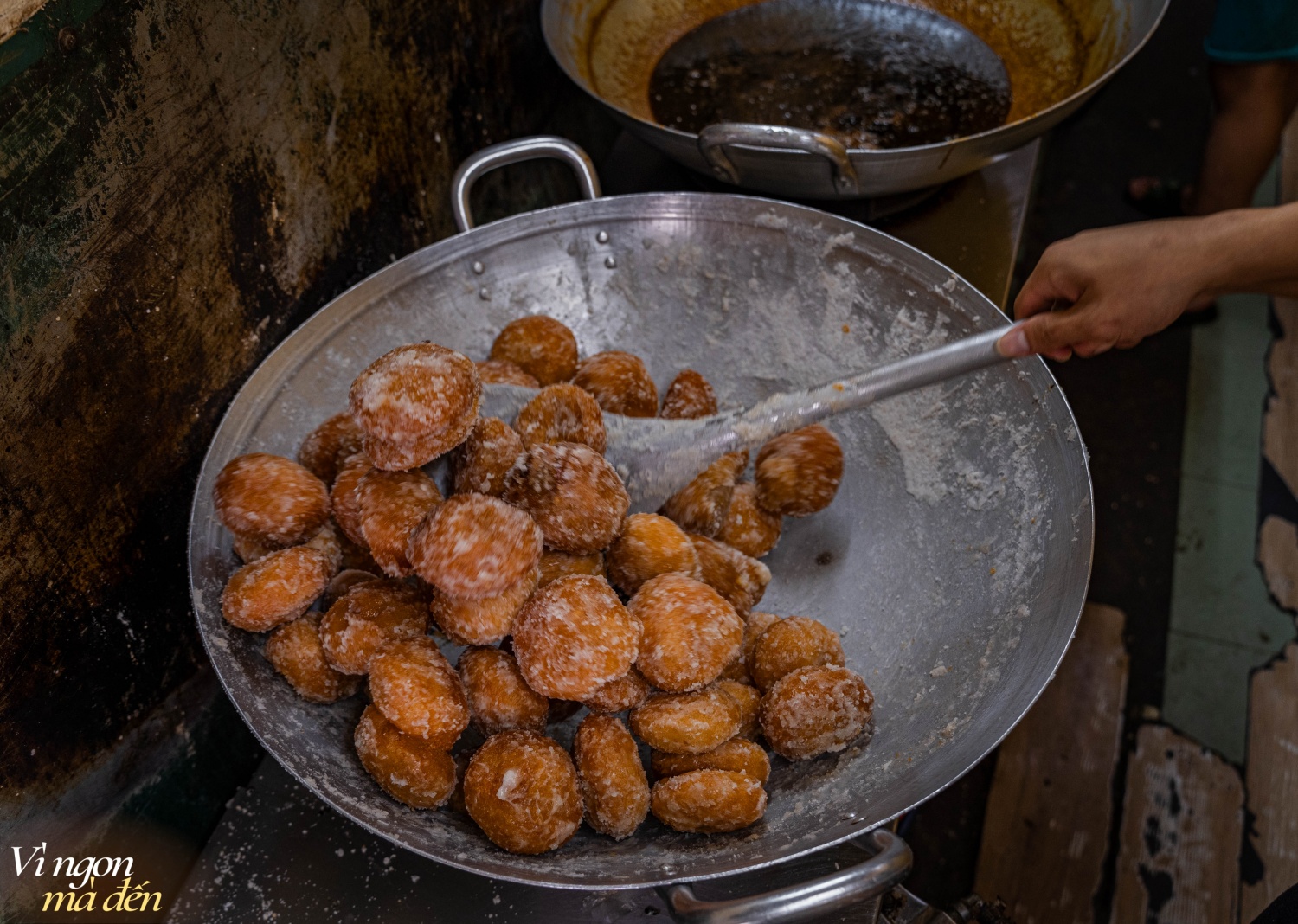 Thu về ghé ngay: Hàng bánh rán mặt tiền chỉ 1m, bán đúng 2 loại bánh nhưng đỉnh điểm tiêu thụ hết hơn 10.000 cái/ngày- Ảnh 9.