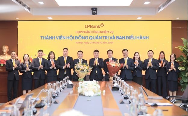 HĐQT LPBank họp phân công nhiệm vụ cho các thành viên HĐQT và Ban điều hành- Ảnh 3.