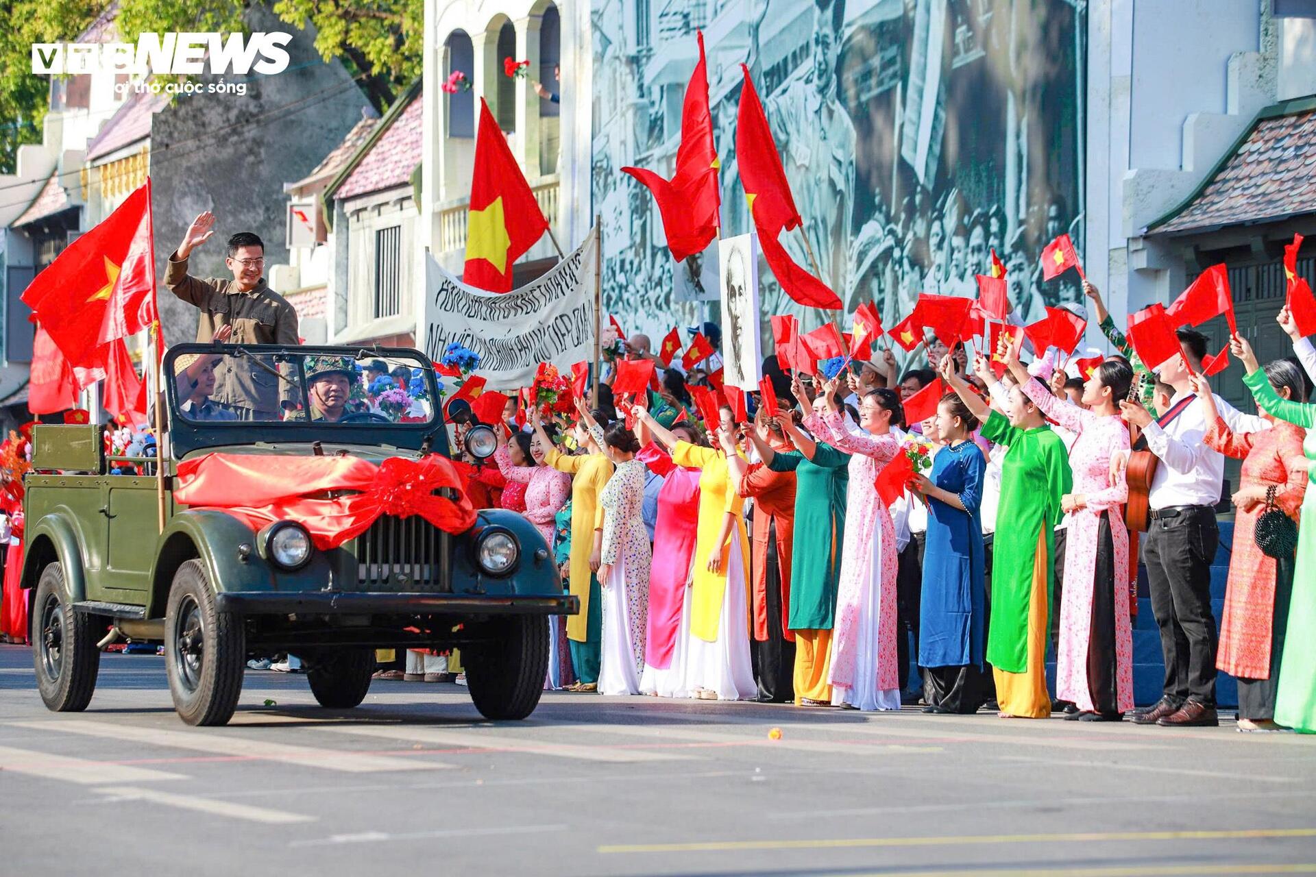 Hình ảnh đoàn quân tiến về Hà Nội năm 1954 được tái hiện tại hồ Gươm- Ảnh 5.