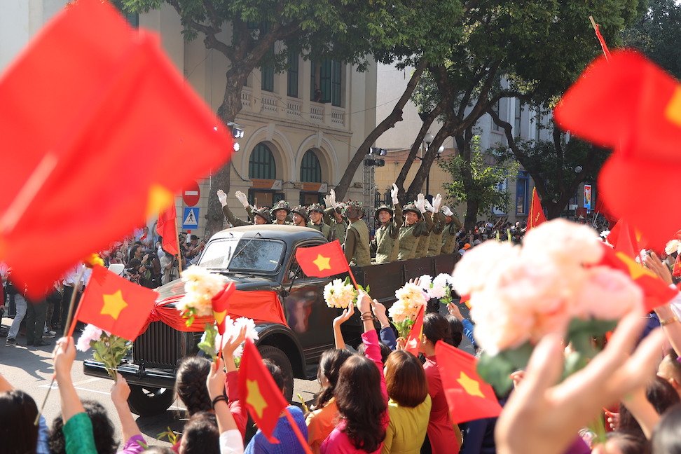 Sáng nay, 1 vạn người tham gia Đại thực cảnh đặc sắc trên sân khấu hiếm có trải dài 1,7km quanh Bờ Hồ- Ảnh 1.