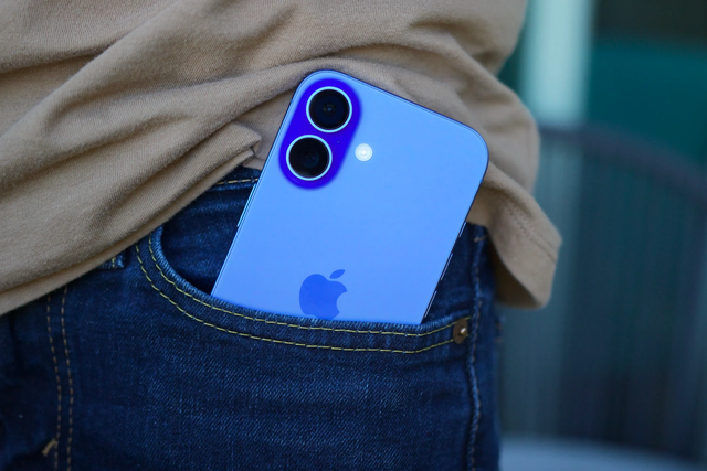 iphone-16-ultramarine-hands-on-3-17281411596191084061845-1728213915667-1728213915845961979829.png