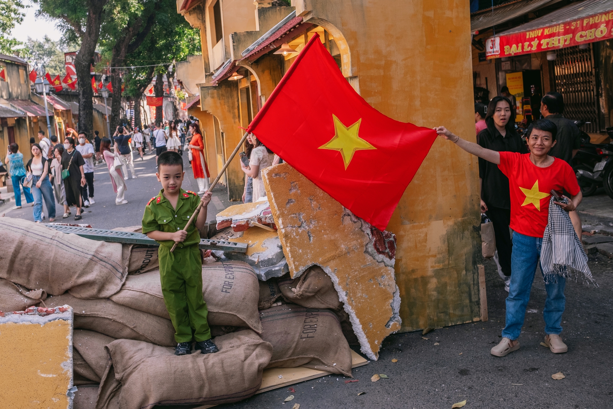 Hà Nội những ngày này: Ai cũng được sống trong ký ức hào hùng của tháng 10 lịch sử- Ảnh 13.