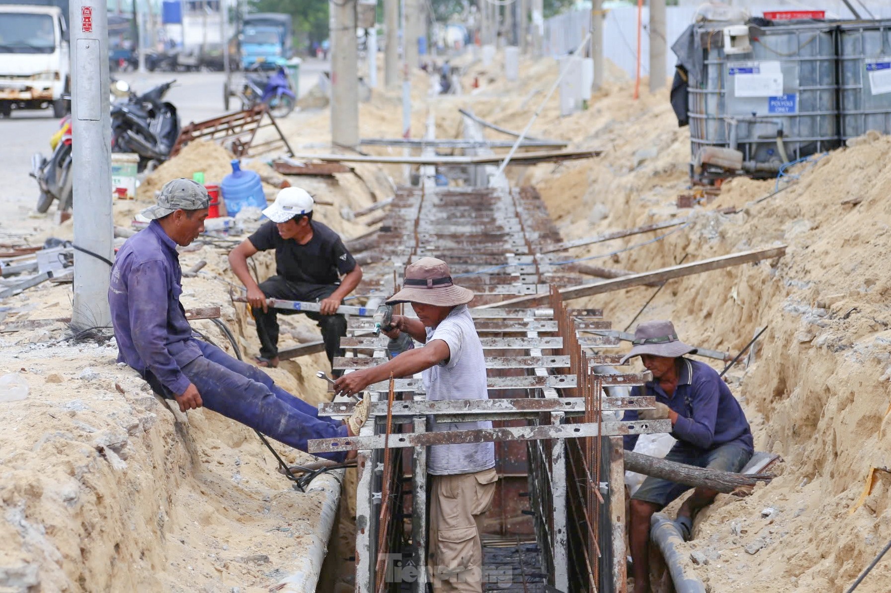 Cận cảnh đại công trường xây dựng trung tâm nghề cá lớn Đà Nẵng- Ảnh 10.