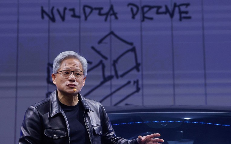 Tài sản CEO Nvidia Jensen Huang vượt mặt Intel: Đủ sức mua lại 'Đội Xanh' và vẫn còn dư hàng tỷ đô!- Ảnh 1.