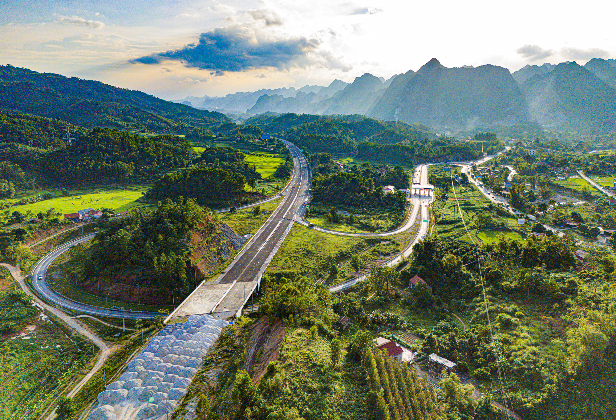 Toàn cảnh hàng chục mũi thi công trên mảnh ghép cuối cùng của cao tốc Bắc - Nam, vốn đầu tư hơn 11.000 tỷ dự kiến hoàn thành chỉ sau 2 năm- Ảnh 12.