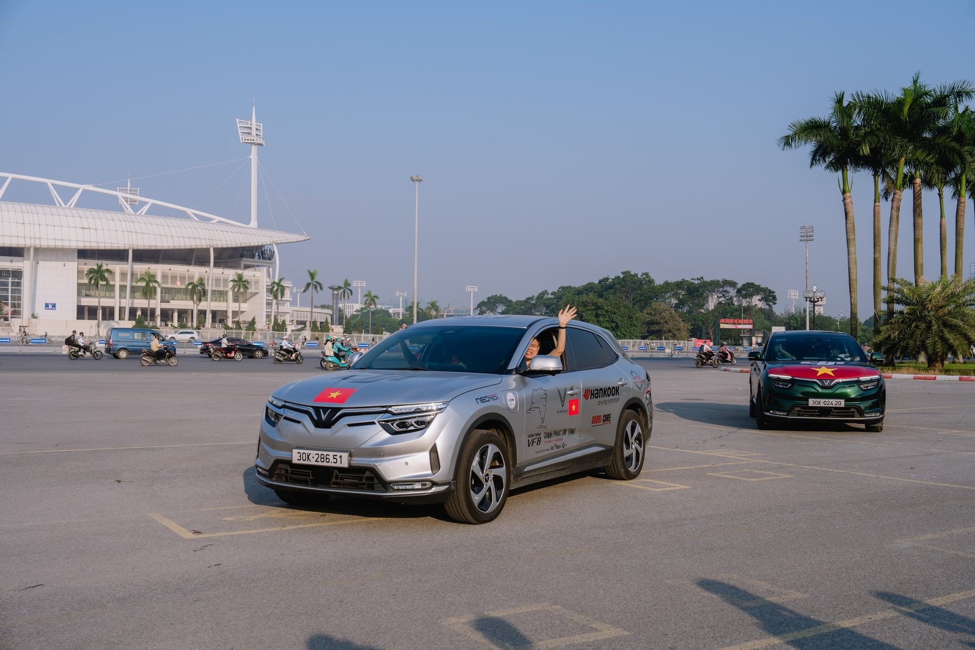 Đoàn xe VinFast đi Tây Tạng lăn bánh: VF 8 chịu "nhiệt" chặng đường 16.000km thế nào? Sạc ở đâu?- Ảnh 1.