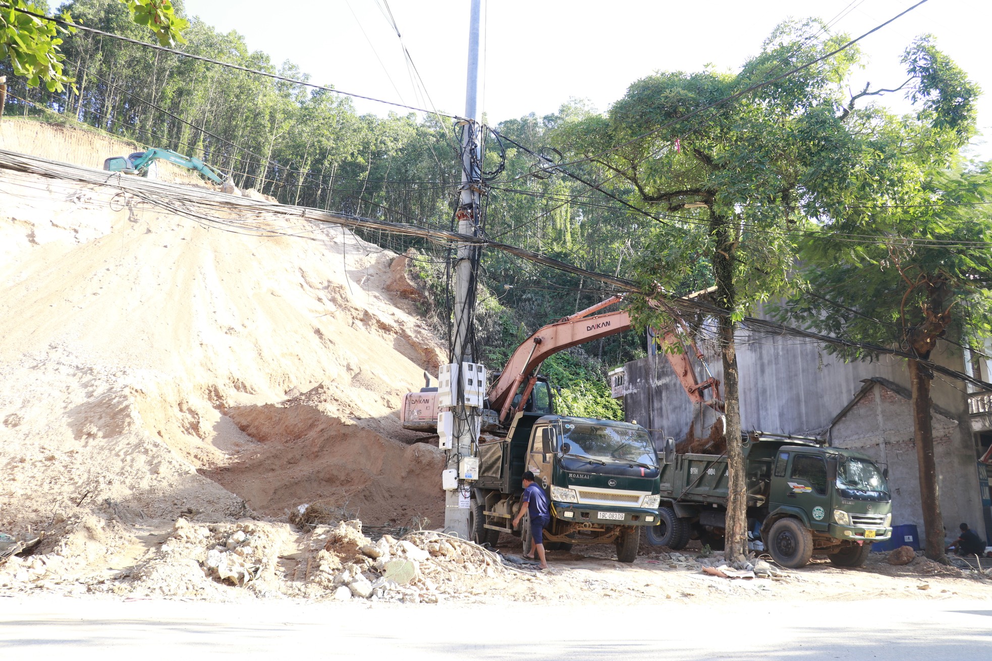 Ngổn ngang bùn đất, rác trên nhiều tuyến phố ở Yên Bái- Ảnh 21.