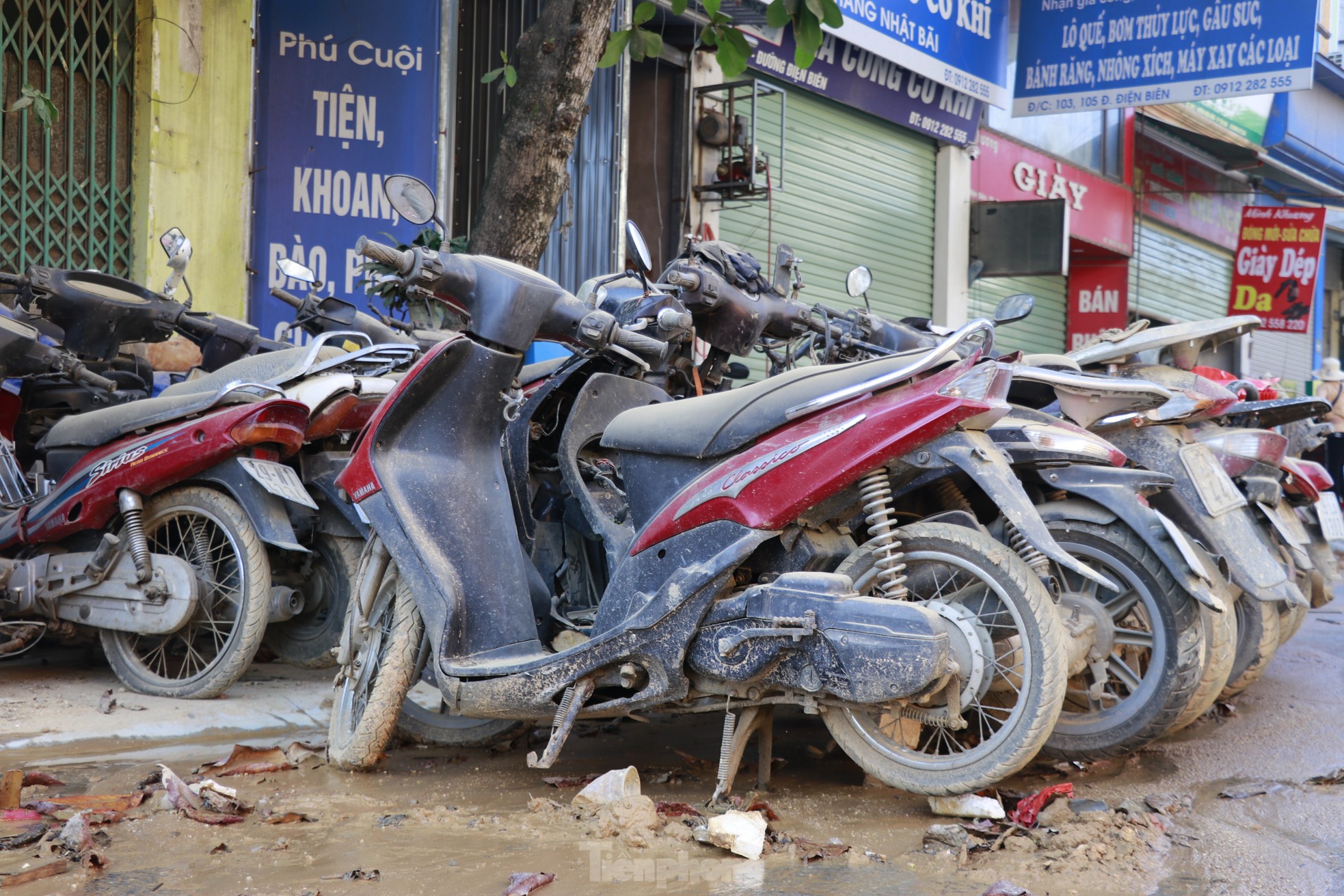 Ngổn ngang bùn đất, rác trên nhiều tuyến phố ở Yên Bái- Ảnh 6.