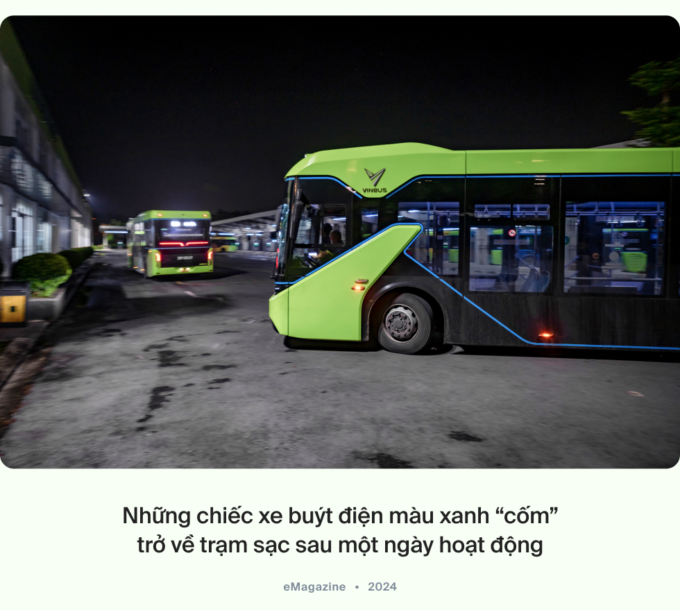 Thử một ngày ngồi trên xe buýt “không khói, không mùi”, nghe những câu chuyện thú vị vô cùng của bác tài và các tiếp viên “xanh”- Ảnh 17.