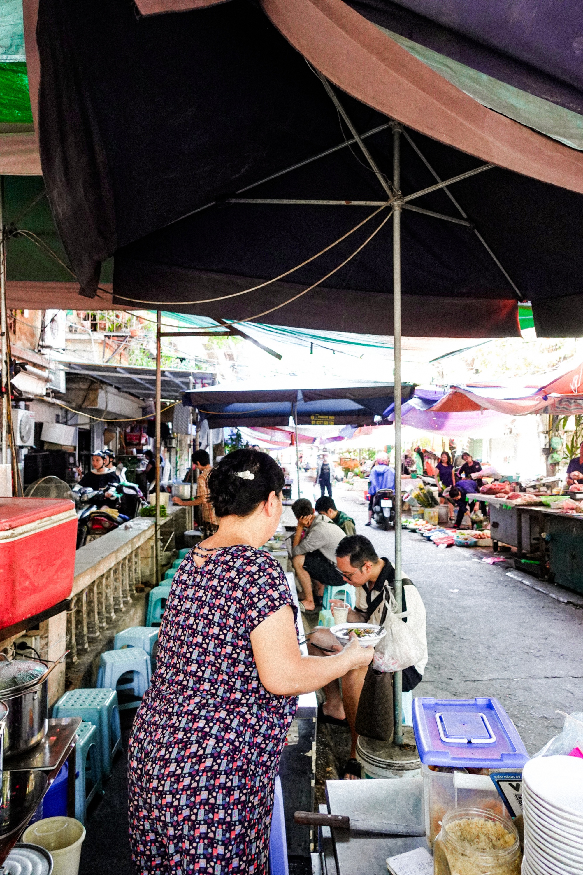 Hàng bánh đúc nóng "huyền thoại" 30 năm gắn với tuổi thơ nhiều người Hà Nội, trời thu này mà đi ăn là tuyệt nhất!- Ảnh 12.