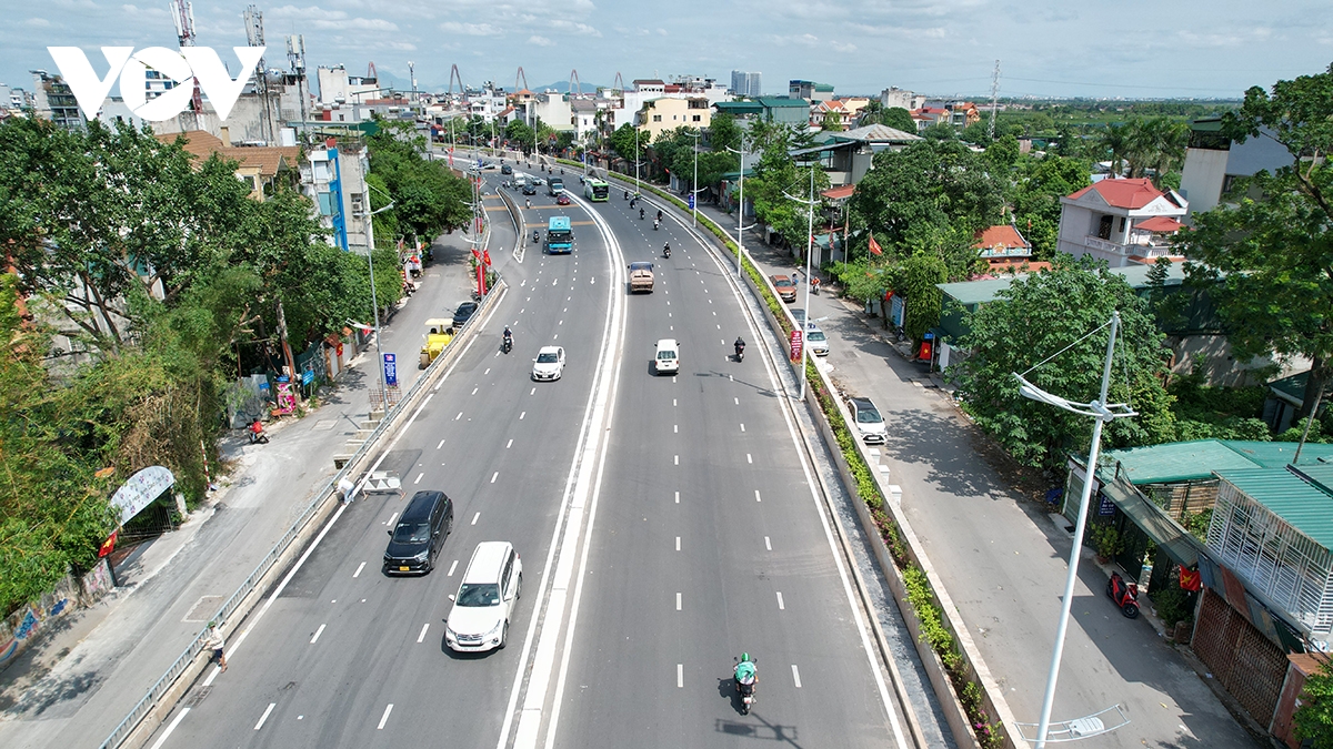 Cận cảnh tuyến đường ven sông Hồng 