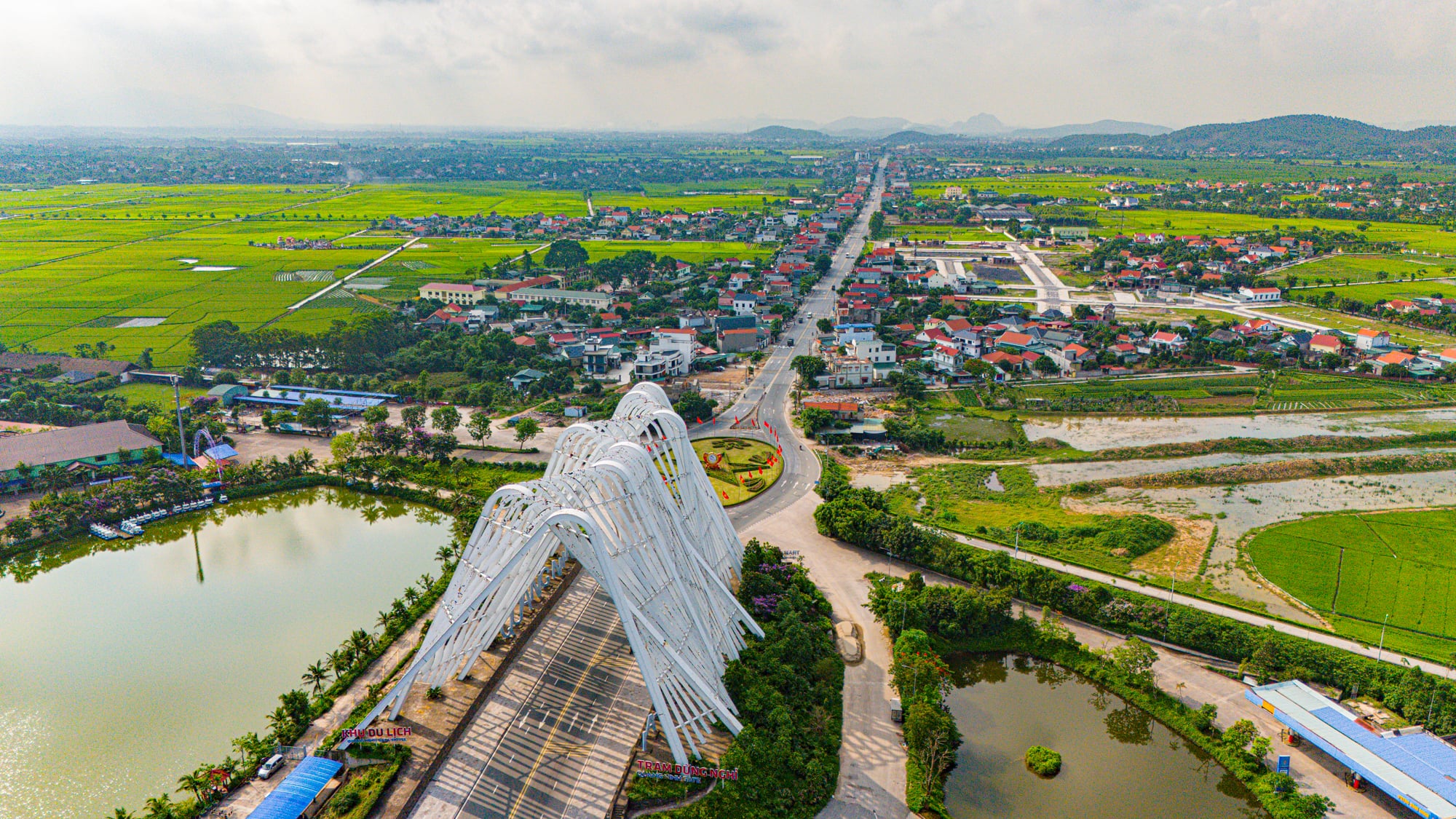 Tỉnh giàu có giáp Trung Quốc hôm nay chính thức vươn lên vị trí nhiều thành phố nhất Việt Nam- Ảnh 1.