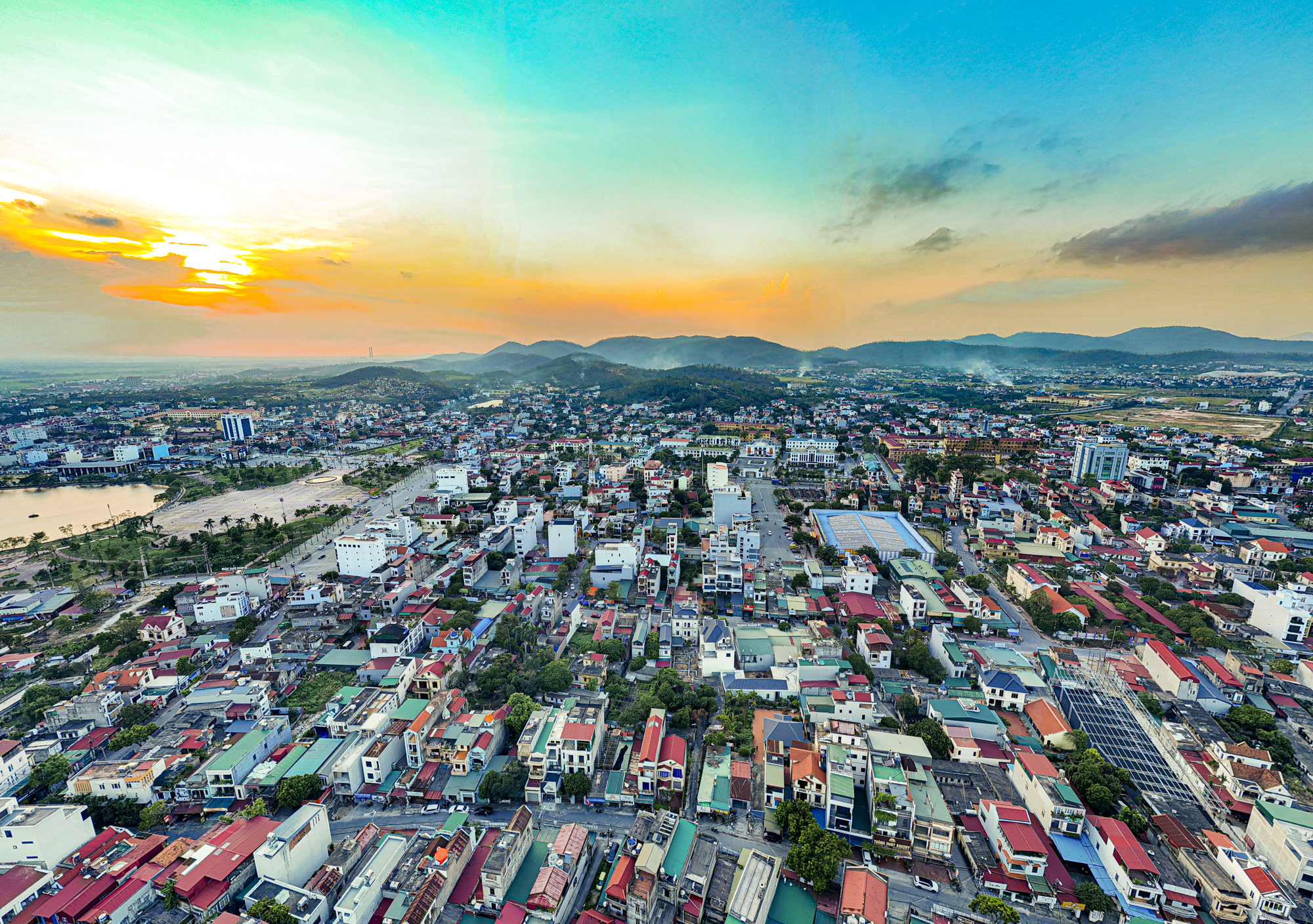 Đoạn đường chỉ dài 30 km nhưng có đến 3 thành phố: Nơi mới vài ngày tuổi, nơi chỉ có một hộ nghèo- Ảnh 3.