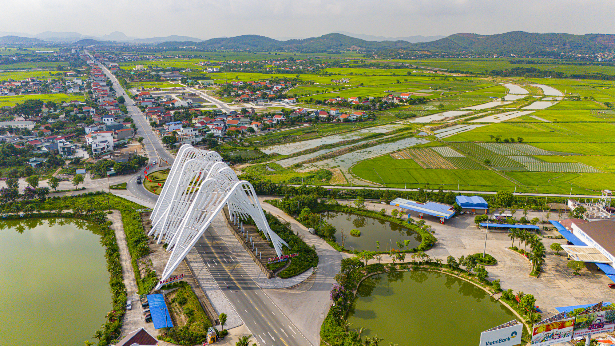 Đoạn đường chỉ dài 30 km nhưng có đến 3 thành phố: Nơi mới vài ngày tuổi, nơi chỉ có một hộ nghèo- Ảnh 7.