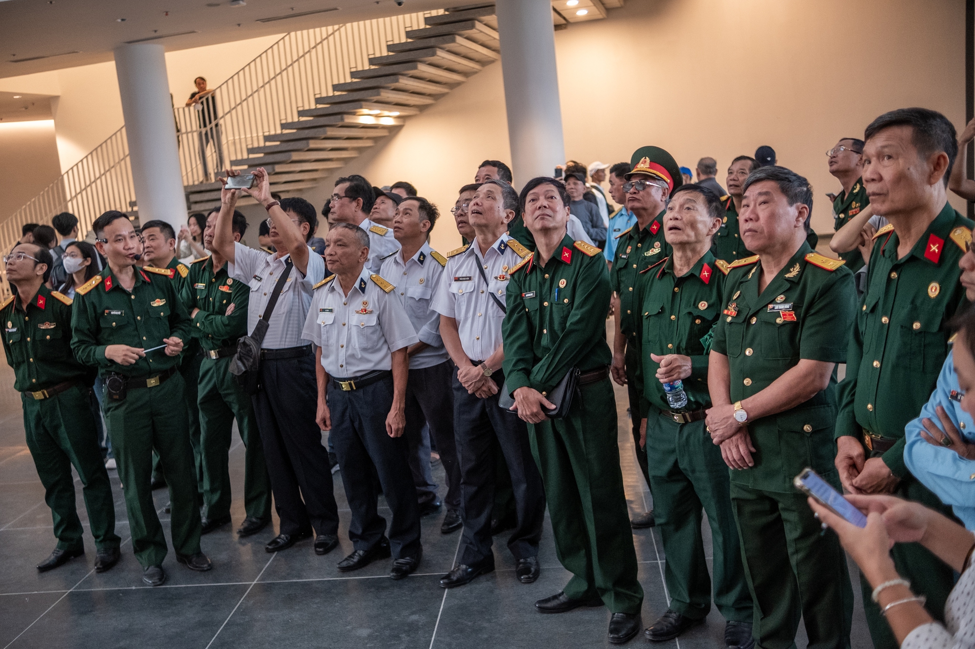 Người dân thủ đô nô nức đến chiêm ngưỡng Bảo tàng quân sự "khủng" nhất Việt Nam trong ngày đầu tiên mở cửa- Ảnh 31.