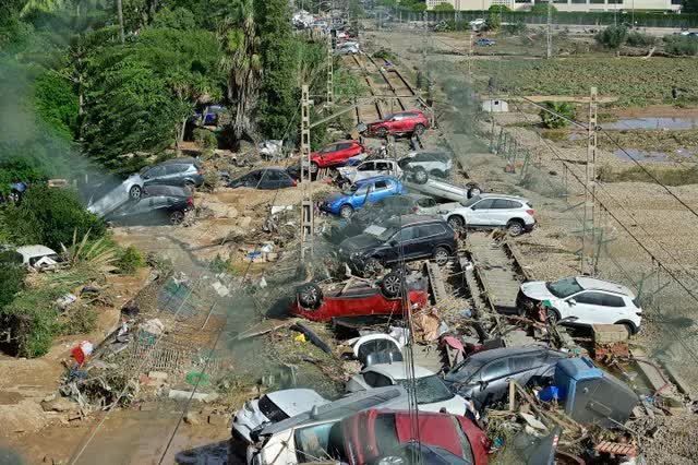 Tây Ban Nha như “ngày tận thế” sau trận lũ quét lịch sử khiến 158 người thiệt mạng- Ảnh 4.