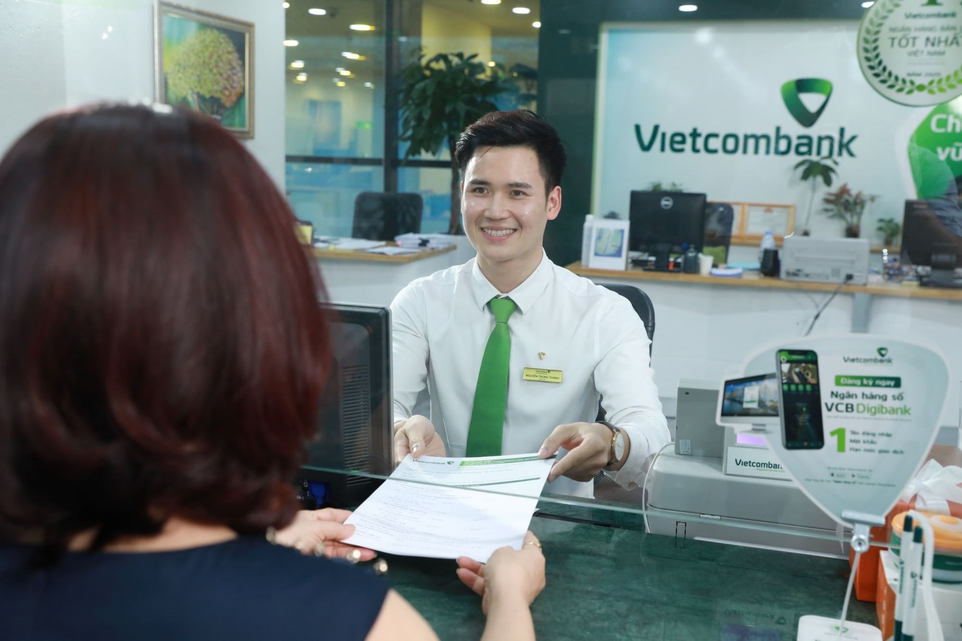 Lãi suất ngân hàng Vietcombank mới nhất tháng 11: Gửi kỳ hạn 24 tháng có lãi suất tốt nhất- Ảnh 1.