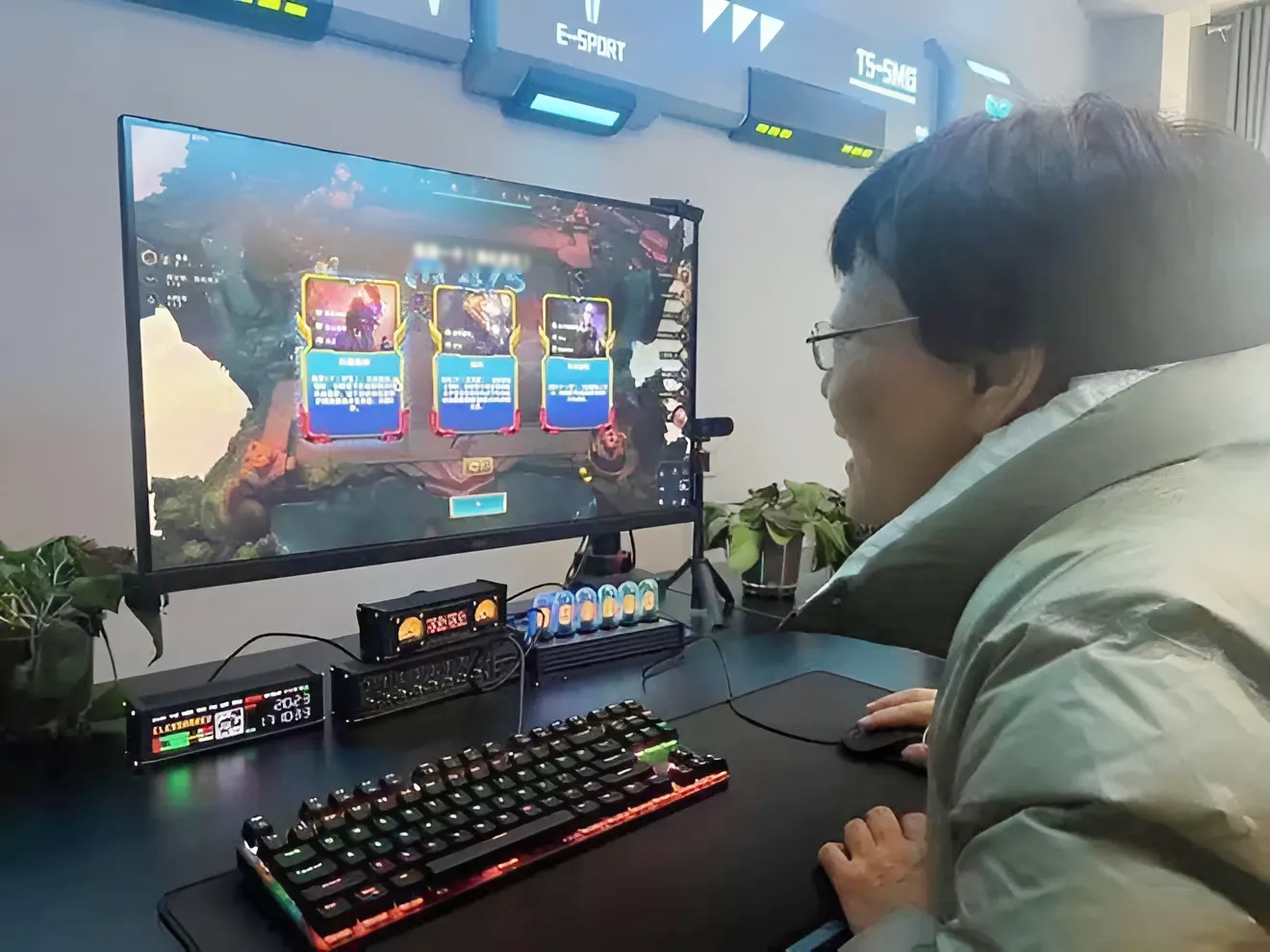 Cụ bà U70 vẫn là game thủ: Chỉ luyện tập 2 năm đã thành người chơi chuyên nghiệp, nhiều lần chiến thắng cả đội tuyển trẻ tuổi- Ảnh 2.