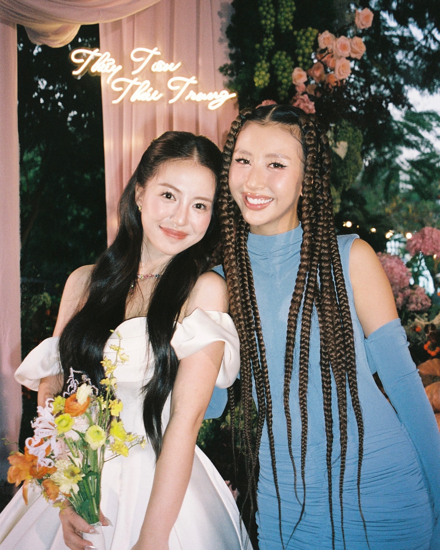 Đoạn clip "chúc ngủ ngon" của 2 cô gái mất 12 năm để hoàn thành, ai xem xong cũng thốt lên: Ôi idol một thời của tôi!- Ảnh 2.