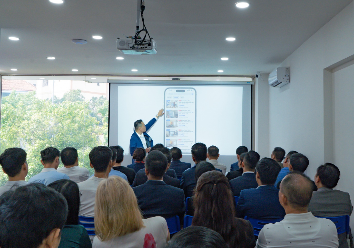 Khai trương iHouzz Center và ra mắt Sàn TMĐT BĐS iHouzz- Ảnh 1. Khai trương iHouzz Center và ra mắt Sàn TMĐT BĐS iHouzz- Ảnh 1.