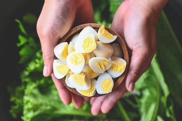 Loại trứng chưa đến 1.000 đồng, cực dễ mua ở chờ Việt lại bổ ngang "nhân sâm"- Ảnh 1.