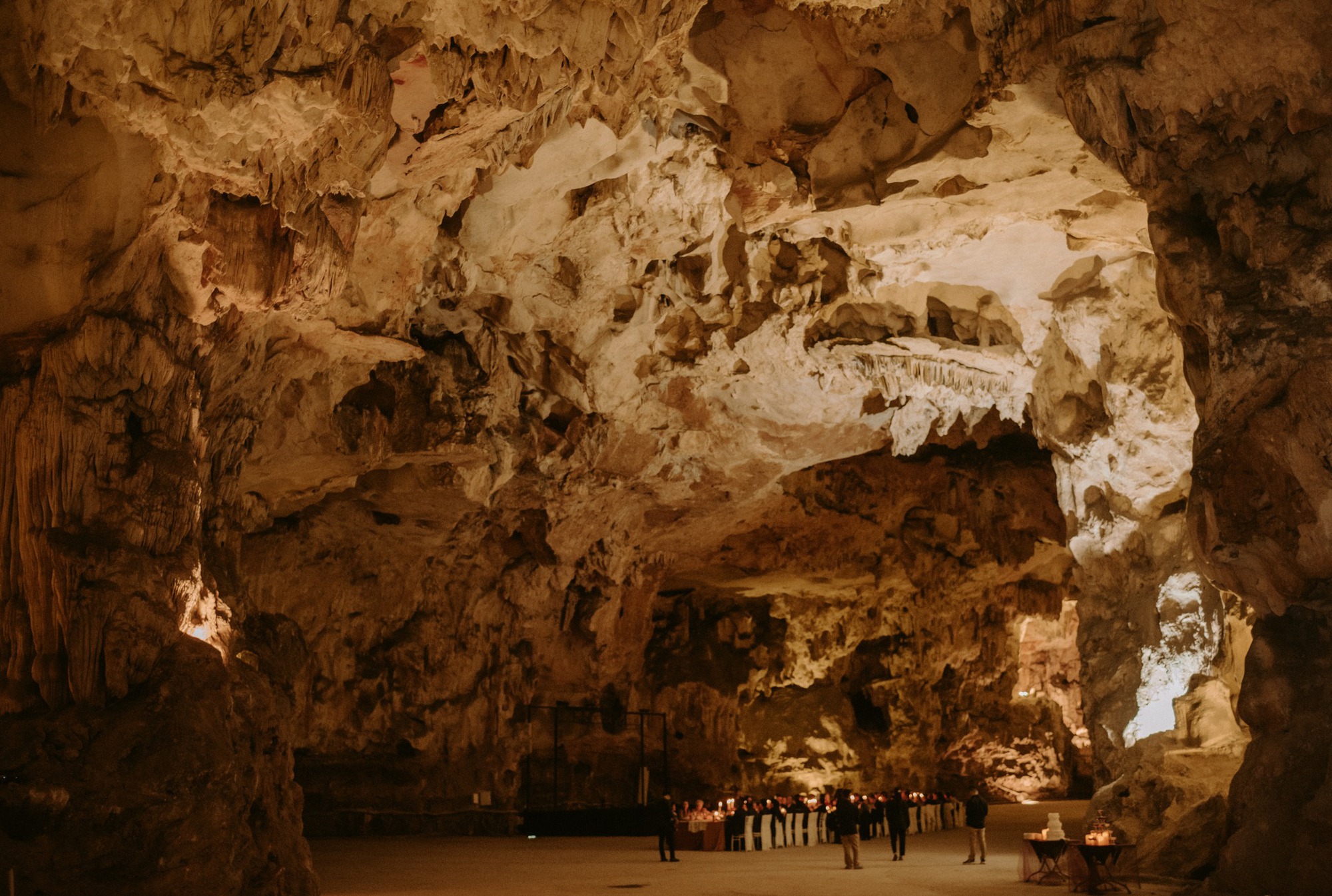 Quảng Ninh sở hữu 'cung điện dưới lòng đất' view hướng biển, có cả thang máy để di chuyển: Từng là nơi tổ chức đám cưới độc nhất vô nhị- Ảnh 2.