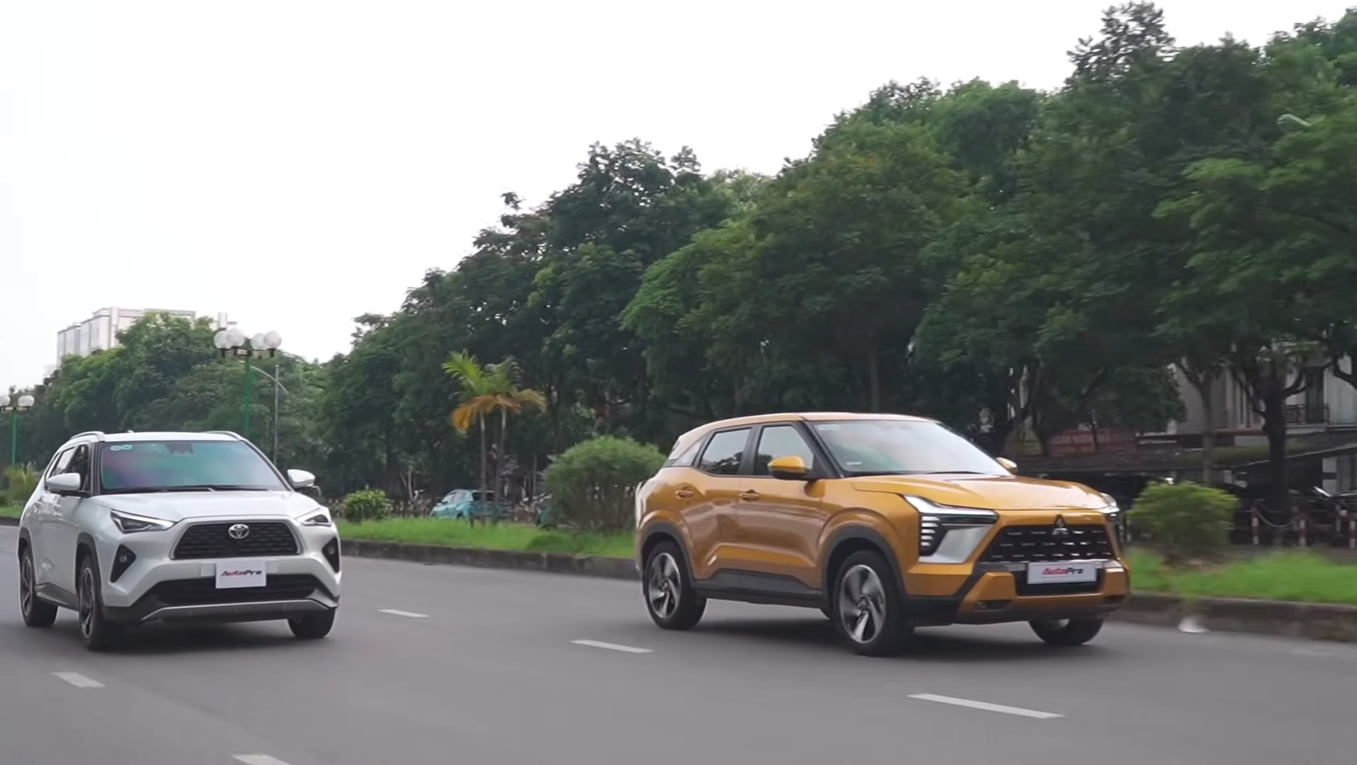 Bán vượt Mitsubishi Xforce trong tháng 10 nhưng Toyota Yaris Cross không dễ giành ngôi vua doanh số phân khúc năm nay- Ảnh 1.