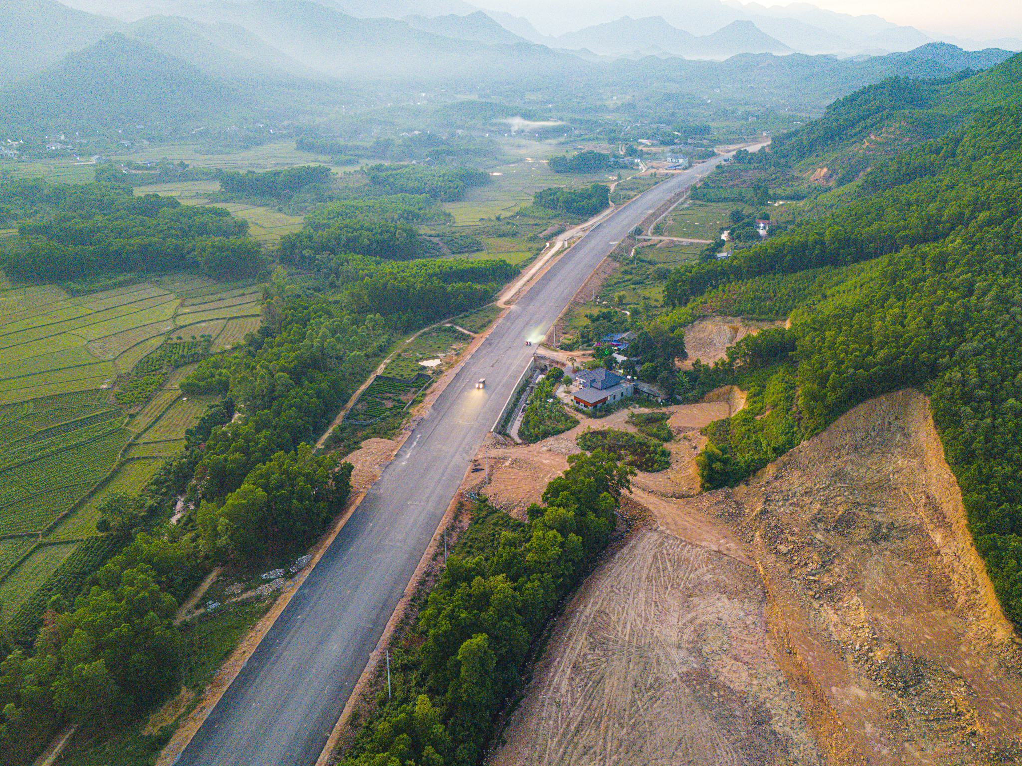 Những dự án nghìn tỷ sẽ thay đổi bộ mặt của tỉnh Thái Nguyên: Đường liên kết vùng gần 4.000 tỷ; sân vận động 22.000 chỗ ngồi- Ảnh 3.