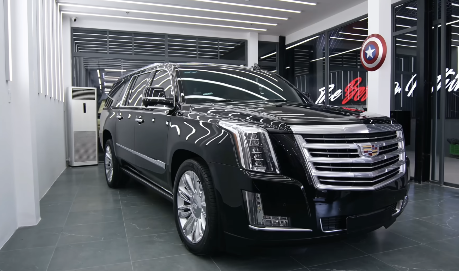 Tay chơi Thủ đô mang Cadillac Escalade 10 năm tuổi vào tận TP. HCM để tân trang: Nội thất thay bằng ghế Maybach, có thêm dàn karaoke ‘đỉnh nóc, kịch trần’- Ảnh 9.