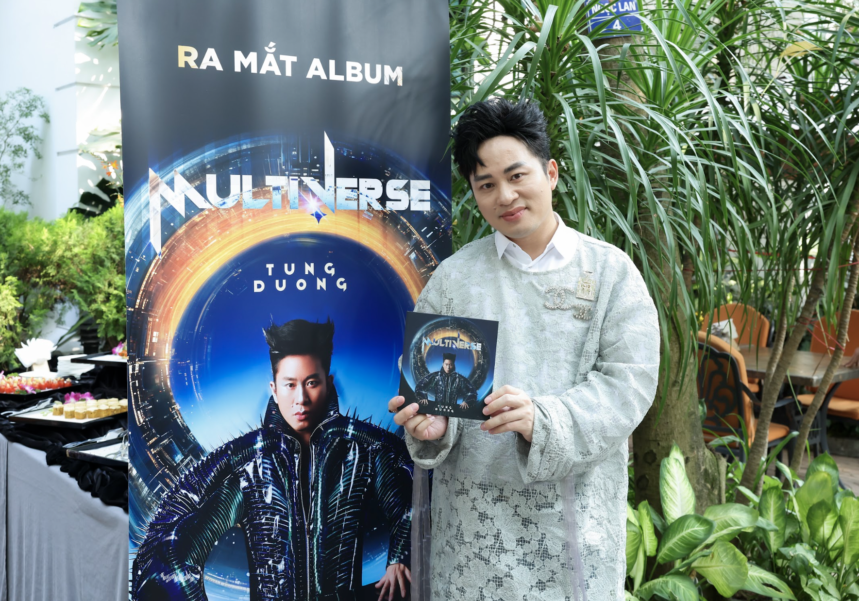 Divo Tùng Dương ra mắt album "Multiverse" kết hợp với nhiều nghệ sĩ trẻ: MONO và Tăng Duy Tân có chia sẻ đặc biệt về ‘‘đàn anh’’- Ảnh 1.