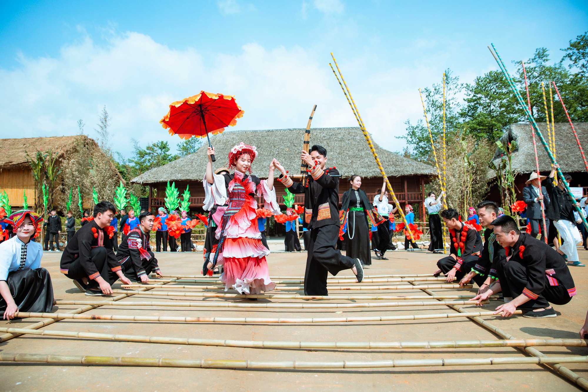 Sa Pa trở thành "điểm nóng" du lịch miền Bắc dịp cuối năm với chuỗi các lễ hội, dịch vụ hấp dẫn chưa từng có- Ảnh 3.