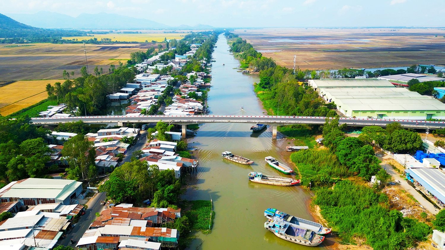 Công trình 200 năm có thể giải cứu “hạn mặn” ở ĐBSCL vừa xác lập kỷ lục chưa từng có ở Việt Nam- Ảnh 2.