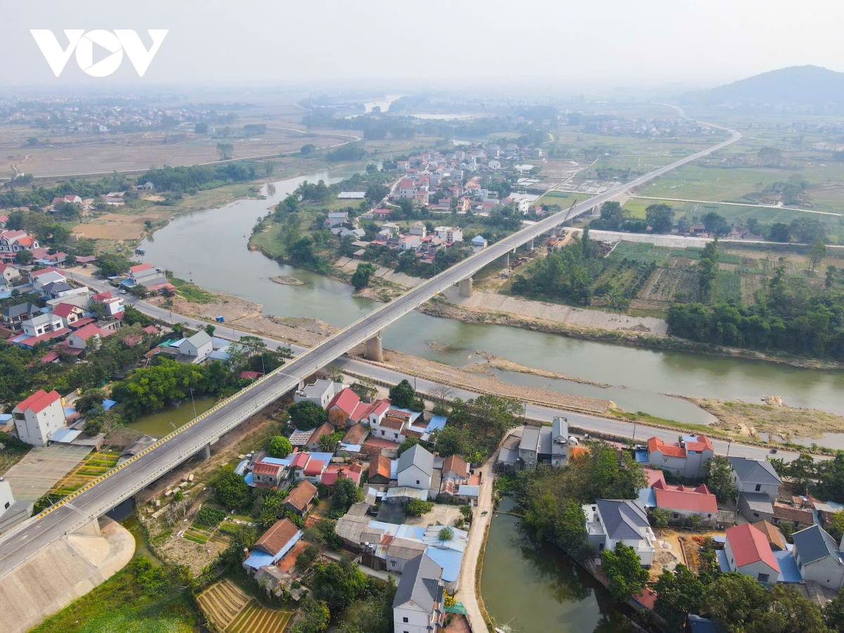 Hiện trạng cầu 540 tỷ đồng nối Bắc Giang - Thái Nguyên sắp thông xe- Ảnh 1.