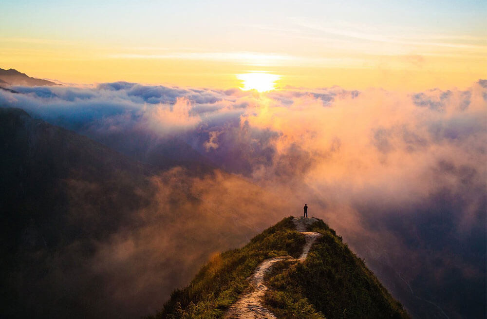 Việt Nam có 1 "ngôi làng trên mây" nằm ở độ cao hơn 2.800m, đẹp ngỡ “chốn bồng lai”, hiện đã vào mùa đẹp nhất: Hút nườm nượp người đến săn mây- Ảnh 8.