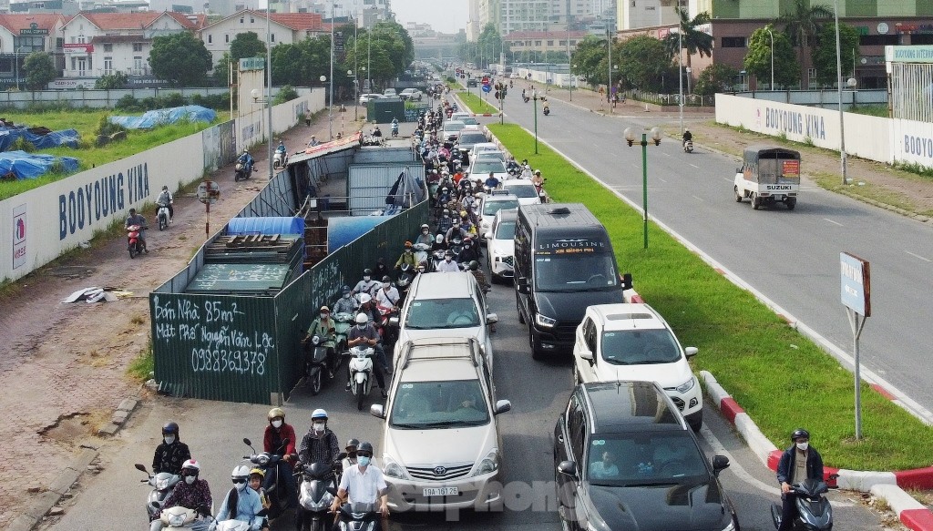 Lô cốt cũ 'đắp chiếu', lô cốt mới lại mọc trên đường Hà Nội- Ảnh 4.