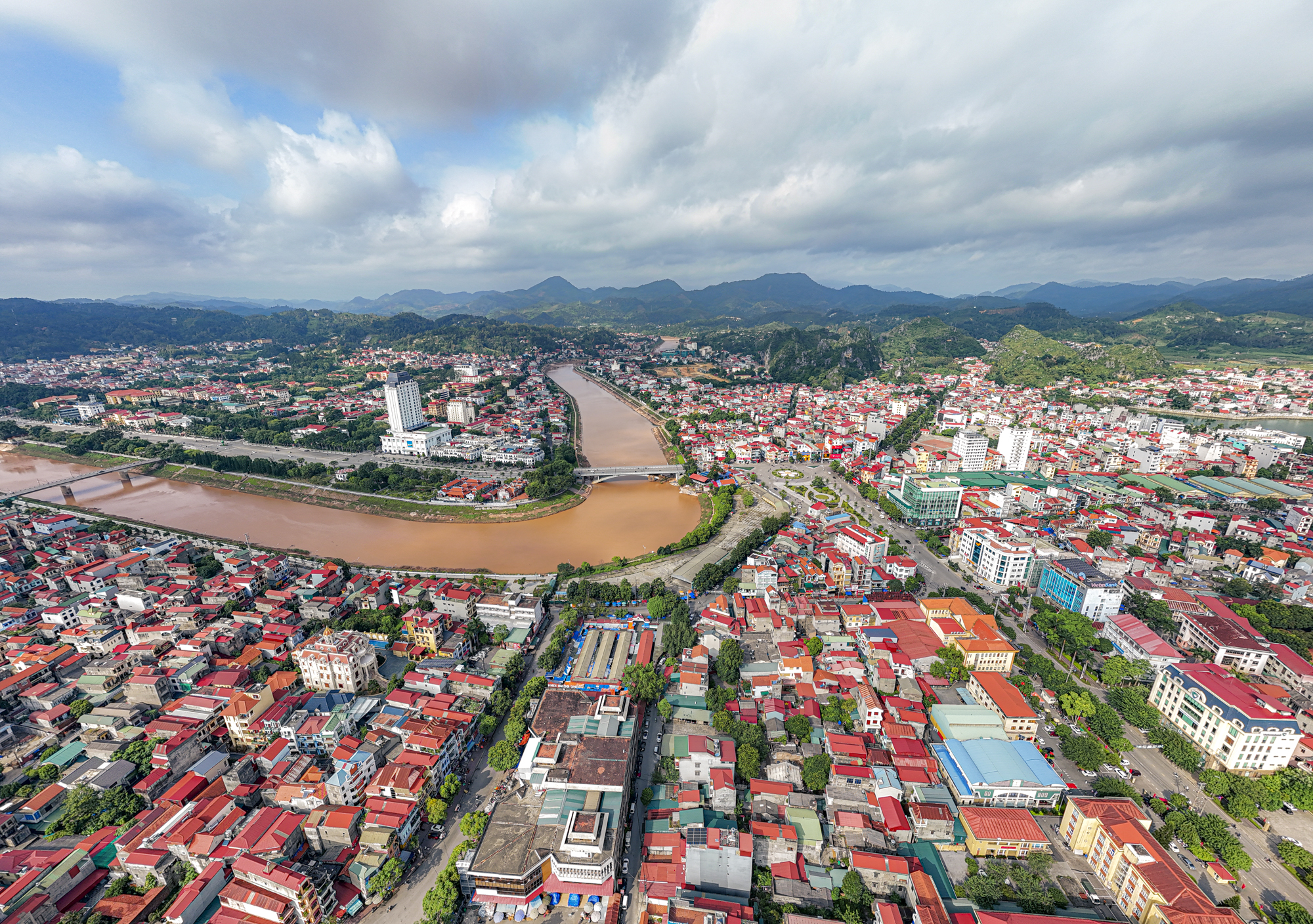 Diện mạo tỉnh có hơn 200 km đường biên giới đang xây dựng 2 cao tốc trị giá 25.000 tỷ, hứa hẹn phát triển bứt phá- Ảnh 6.