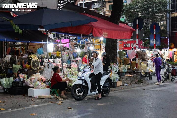 Sát ngày 20/11, hoa tươi tăng giá mạnh- Ảnh 21.