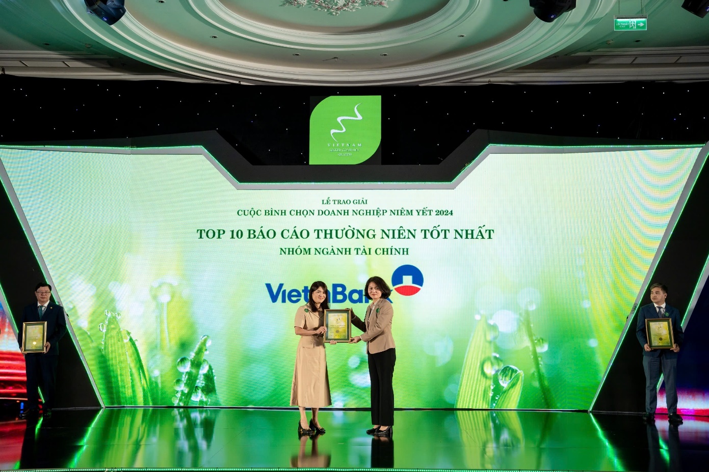 VietinBank giành cú đúp giải thưởng về Báo cáo thường niên tại VLCA 2024- Ảnh 1.