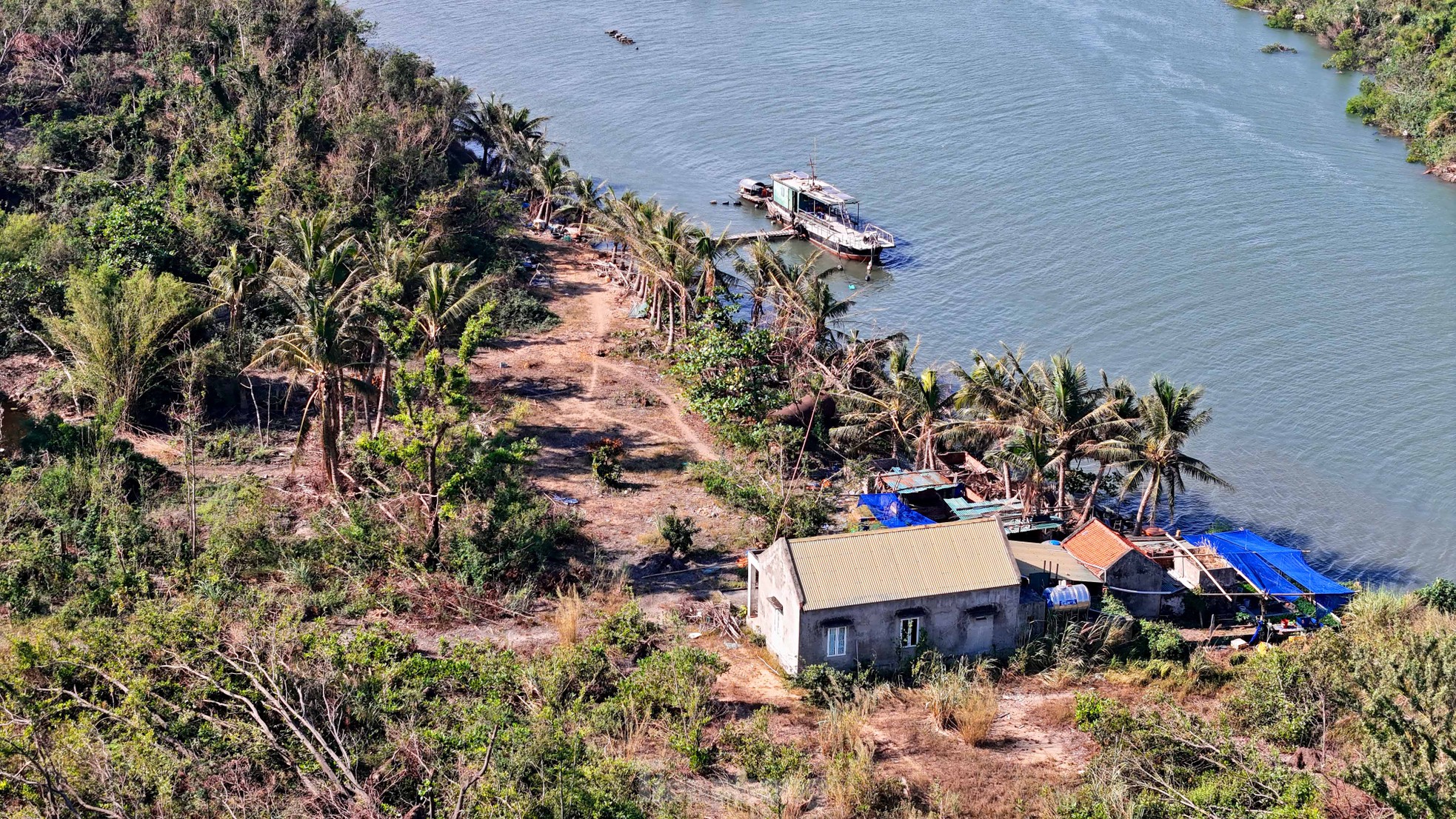 Hòn đảo tuyệt đẹp bị bỏ hoang hơn một thập kỷ ở Quảng Ninh- Ảnh 10.