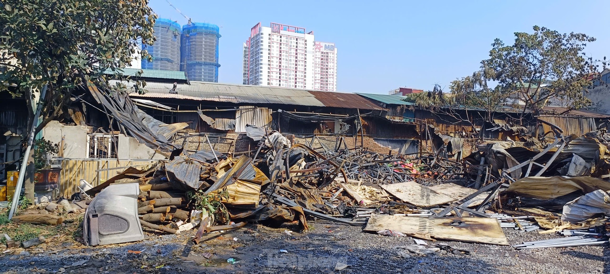 Hà Nội: Cảnh hoang tàn tại kho đồ chơi trẻ em rộng hàng trăm mét vuông sau vụ cháy lớn- Ảnh 10.