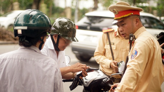 Những loại giấy tờ sẽ được tích hợp vào tài khoản định danh điện tử của tài xế từ năm 2025- Ảnh 1.