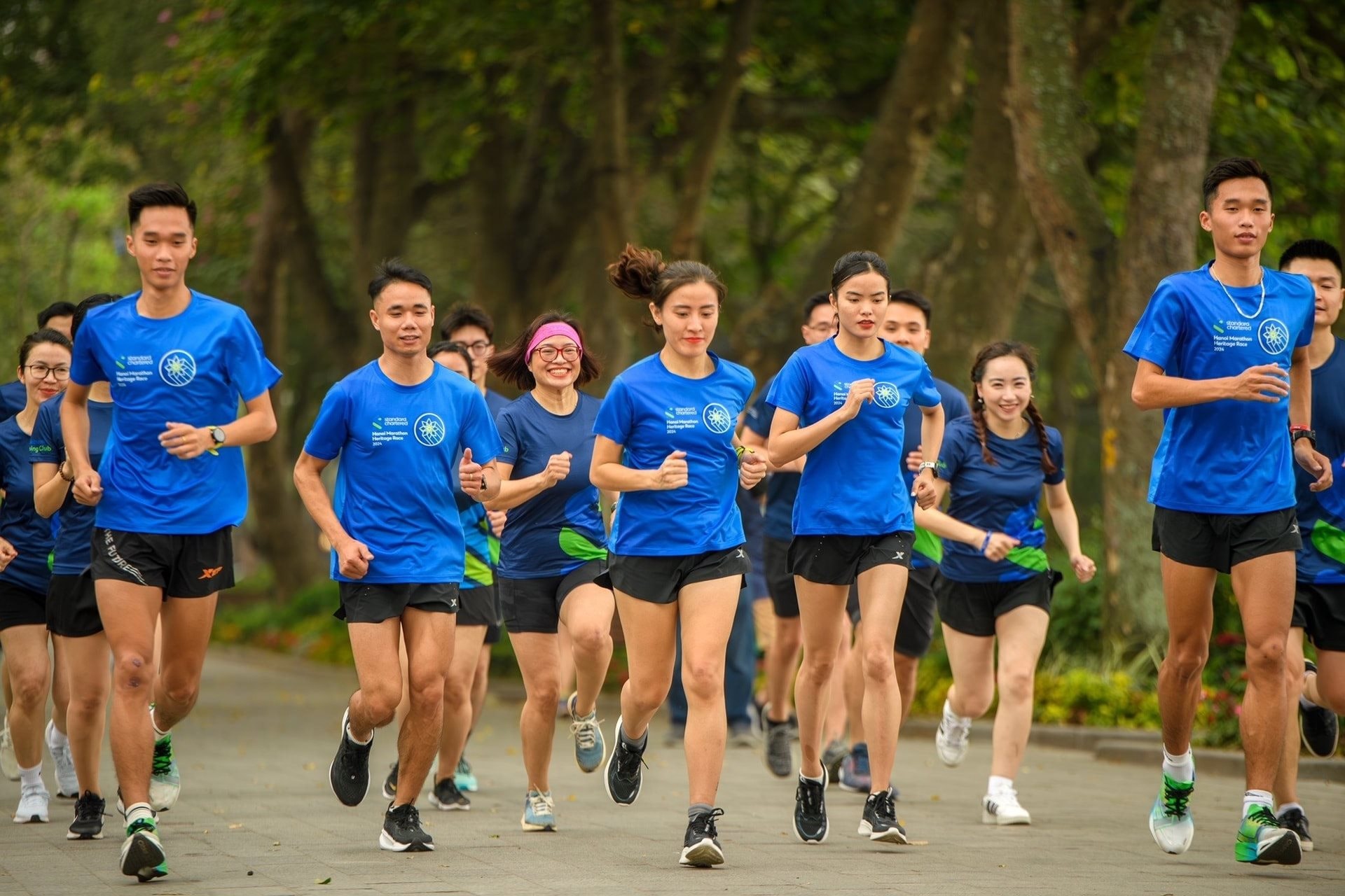 Giải marathon lớn nhất Việt Nam ghi nhận kỷ lục hơn 18.000 VĐV cùng tranh tài- Ảnh 1.