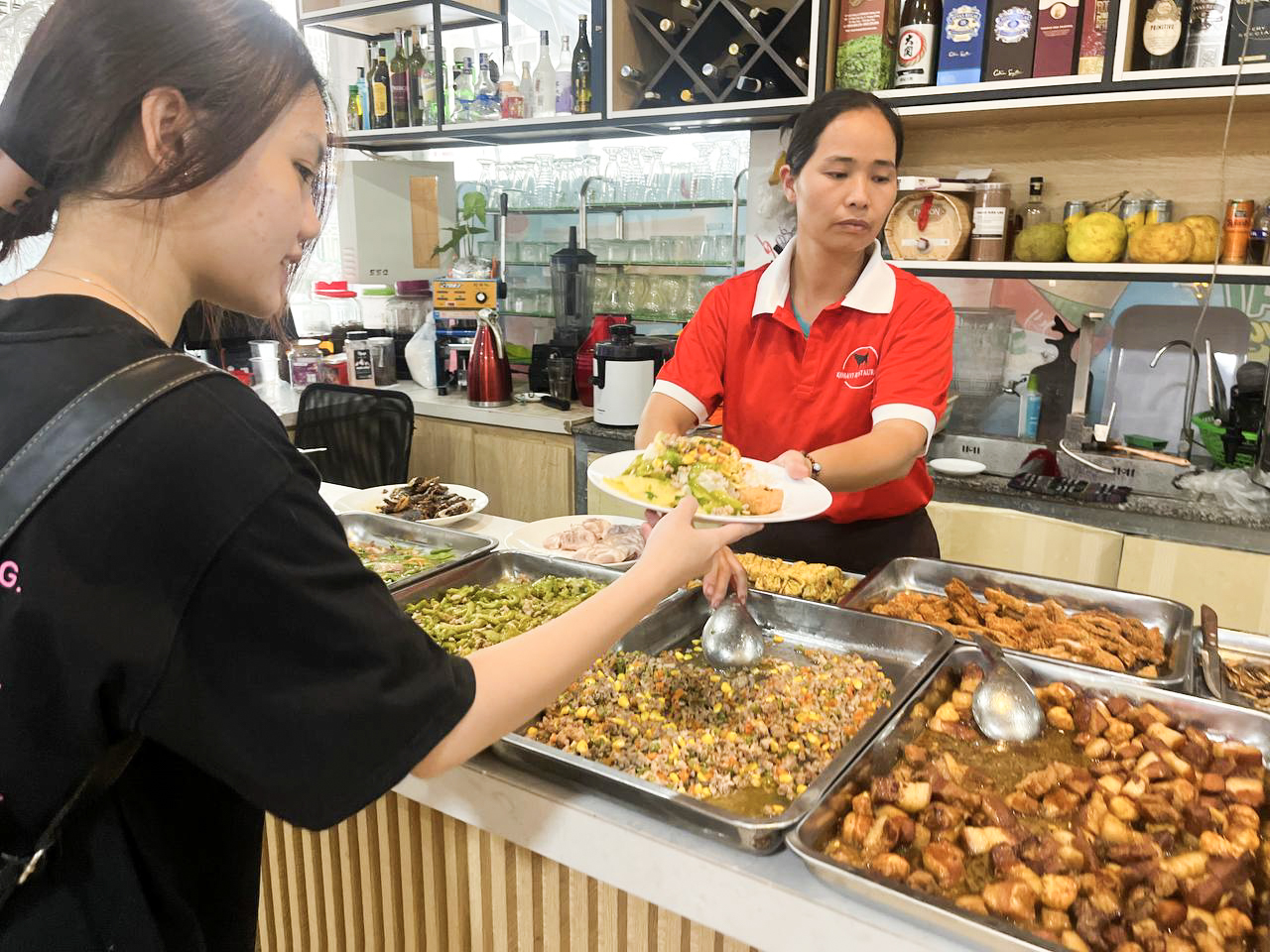 Cầm 50.000 đồng vào canteen Nhân văn, "sốc" nhẹ trước những gì nhận về!- Ảnh 5.