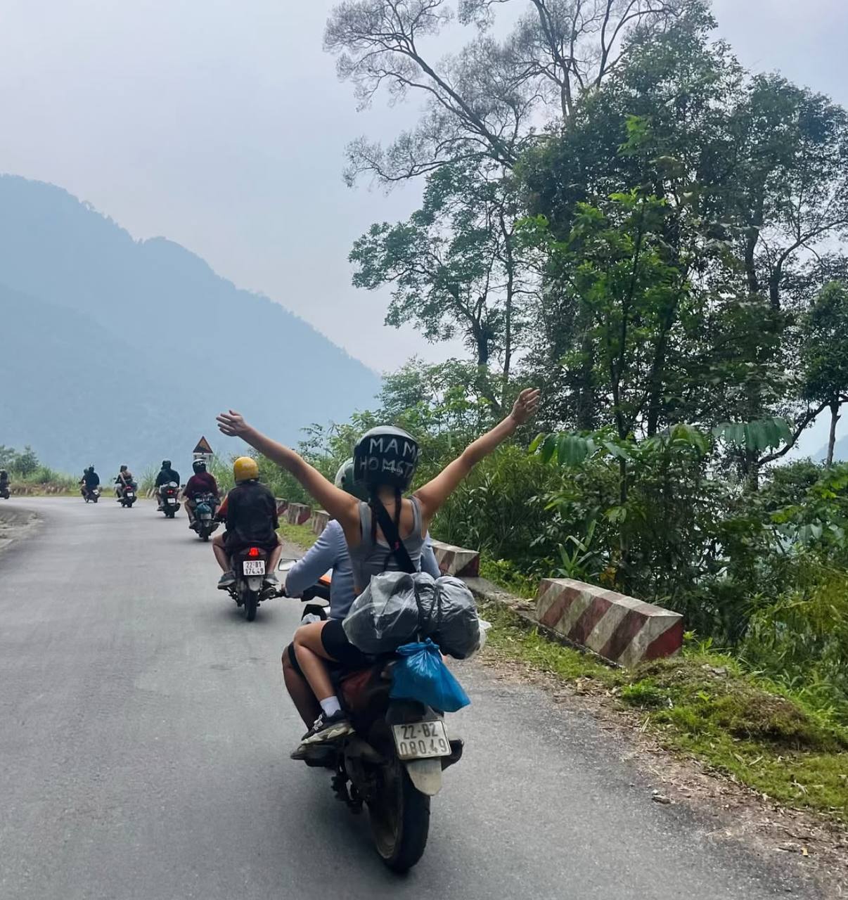 Cảnh tượng "siêu thực" tại nơi địa đầu Việt Nam khiến hàng loạt khách Tây điêu đứng- Ảnh 12.