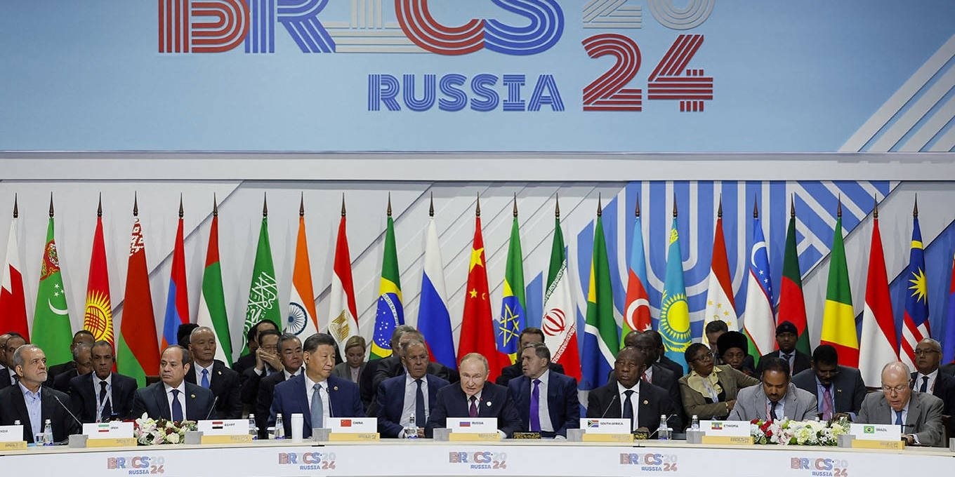 Chuyên gia: BRICS 'nhọc công' đi tìm đối thủ của đồng USD nhưng ‘kiềng ba chân’ chi phối thế giới của đồng bạc xanh không dễ bị xu hướng phi đô la hoá bẻ gãy- Ảnh 1.