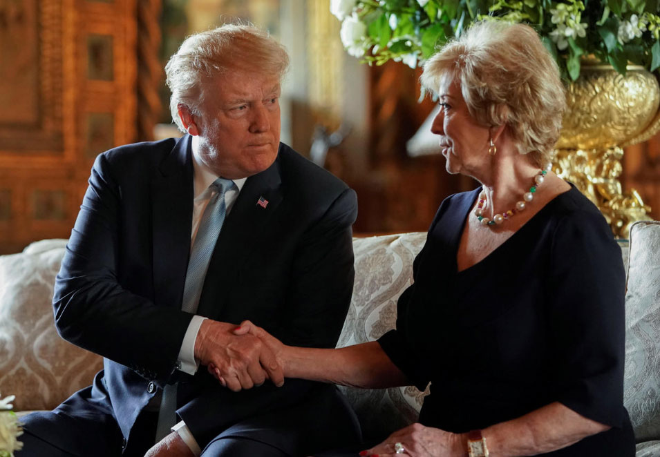 Ông Donald Trump và bà Linda McMahon tại khu nghỉ dưỡng Mar-a-Lago ở Palm Beach, bang Florida - Mỹ hồi năm 2019 Ảnh: REUTERS